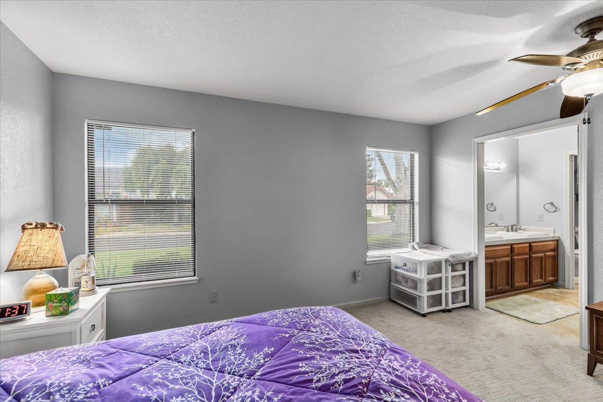 2136 Candy Cane Walk, Manteca, CA 95336