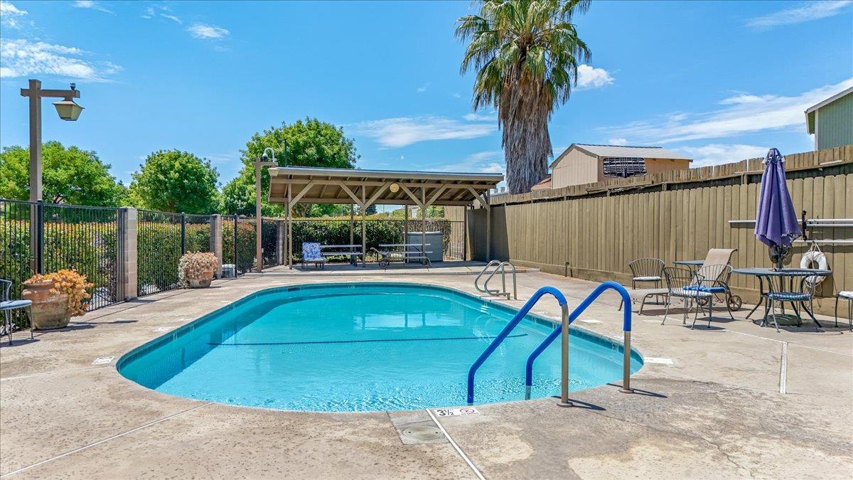2136 Candy Cane Walk, Manteca, CA 95336
