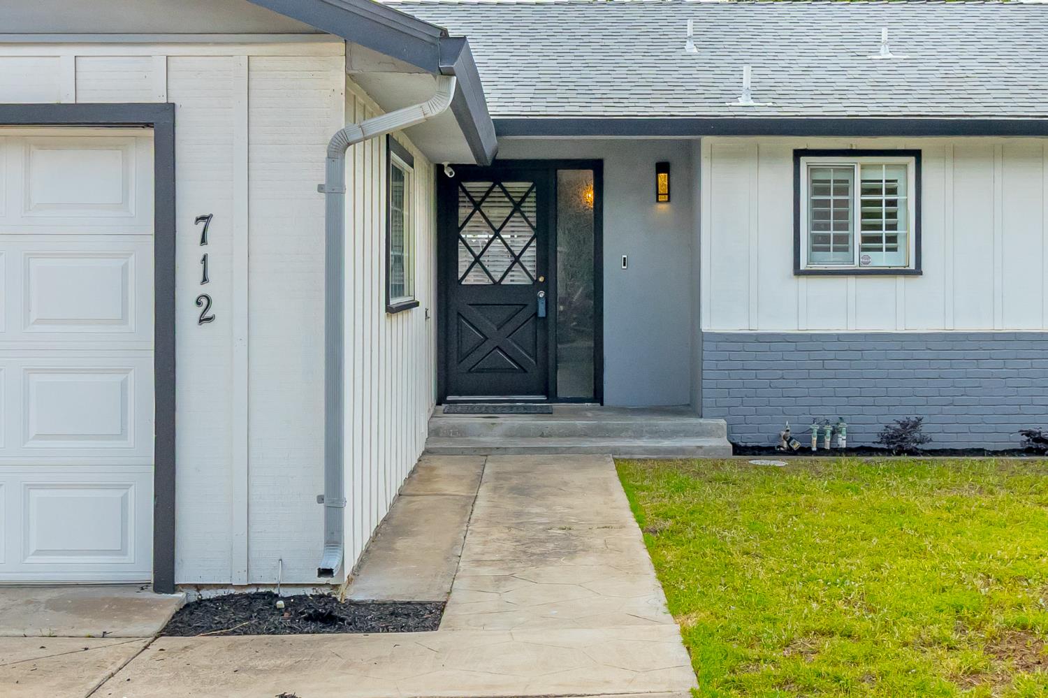 712 Woodrow Ave, Modesto, CA 95350