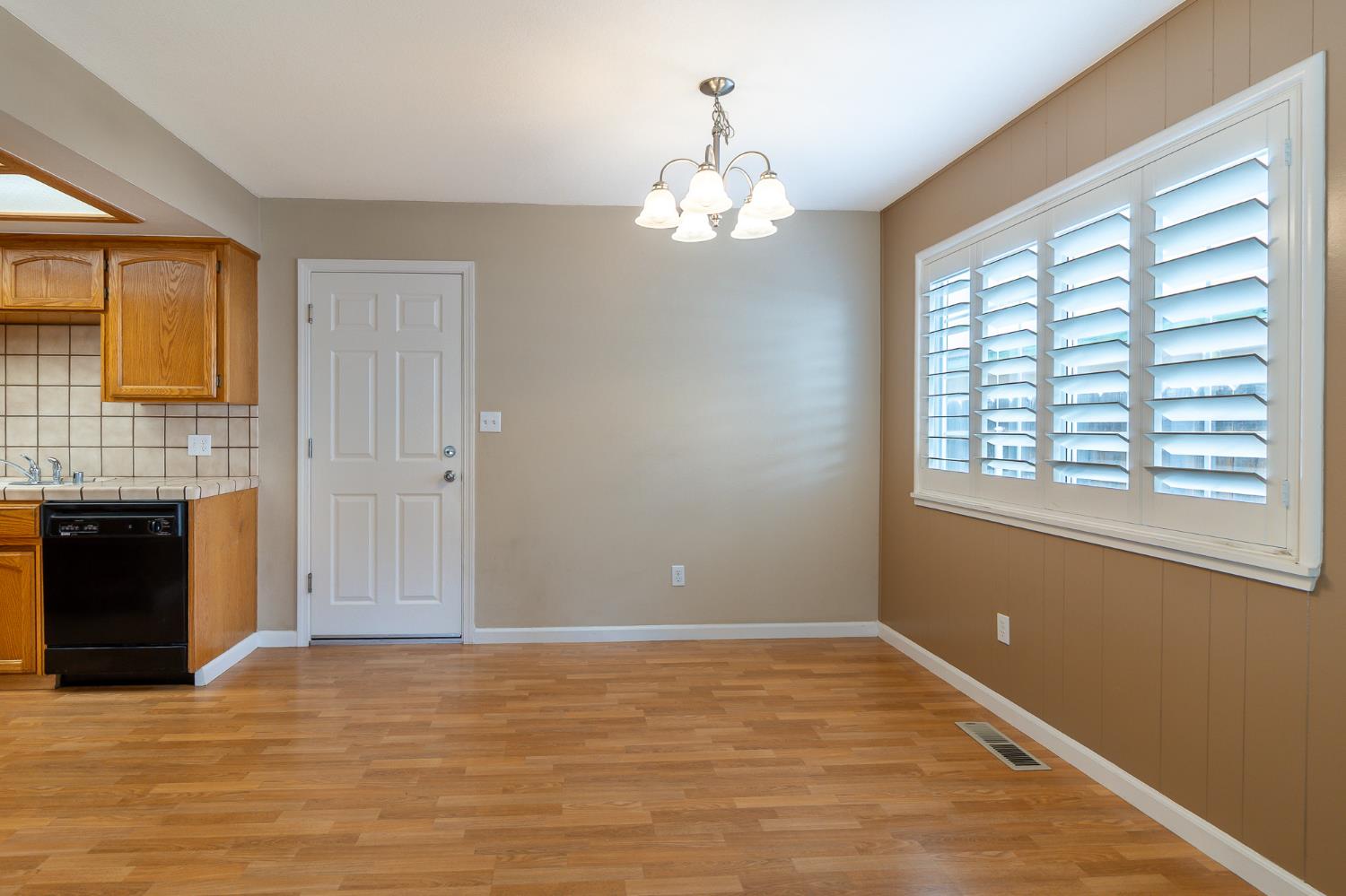 712 Woodrow Ave, Modesto, CA 95350