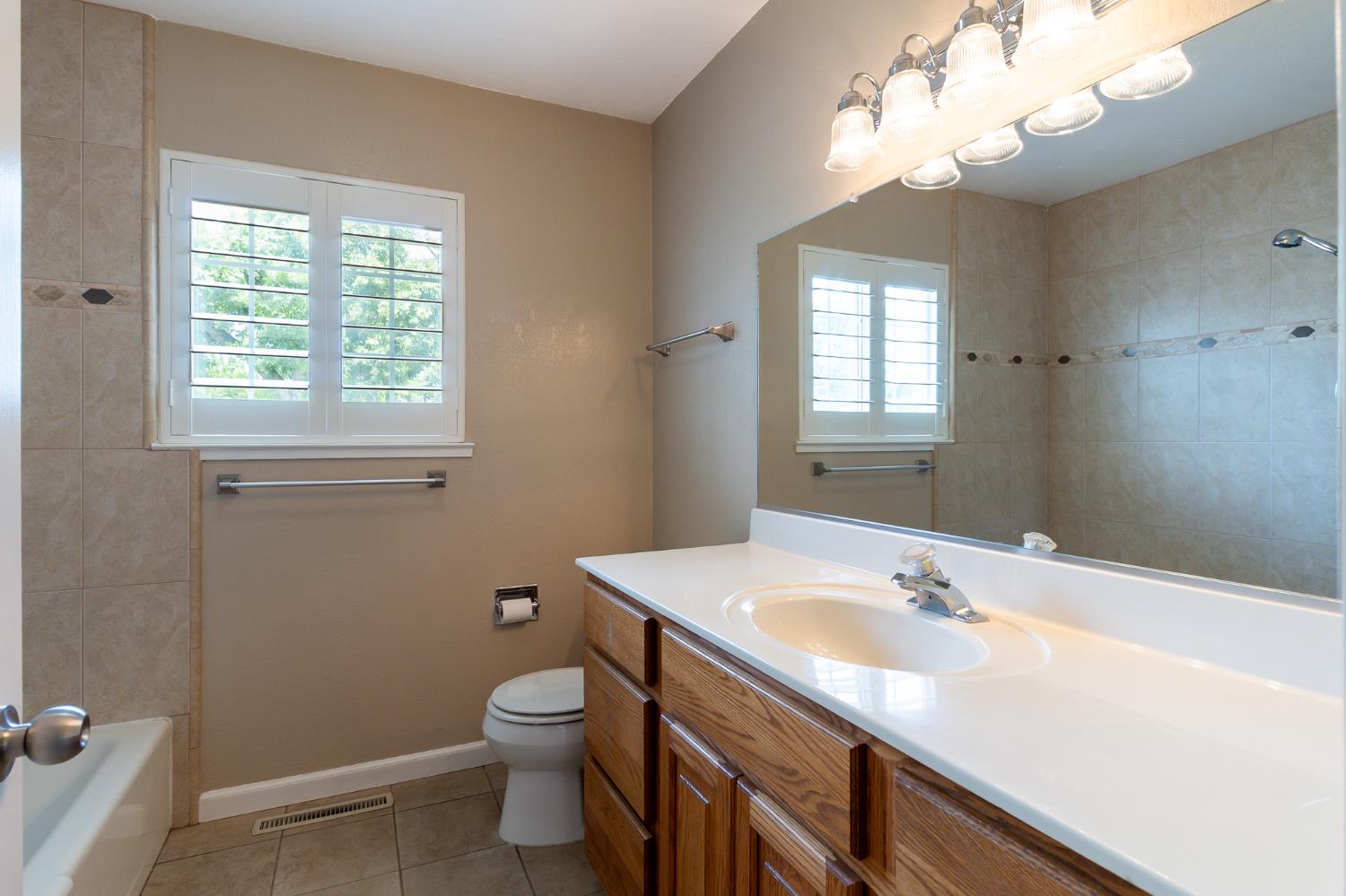 712 Woodrow Ave, Modesto, CA 95350