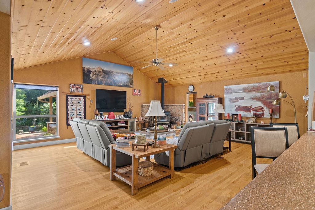 12959 Lambuth Rd, Oakdale, CA 95361