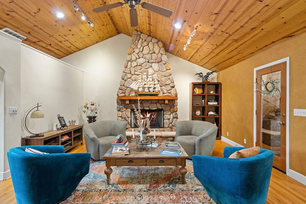 12959 Lambuth Rd, Oakdale, CA 95361