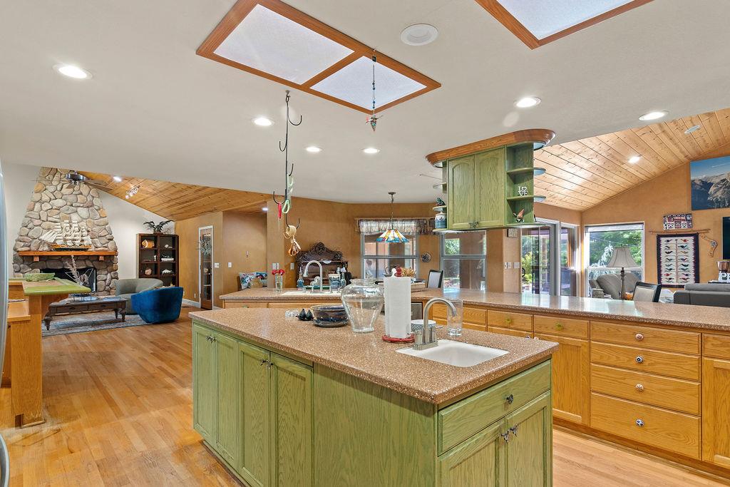 12959 Lambuth Rd, Oakdale, CA 95361