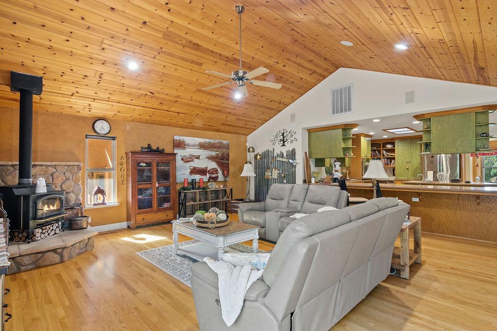 12959 Lambuth Rd, Oakdale, CA 95361