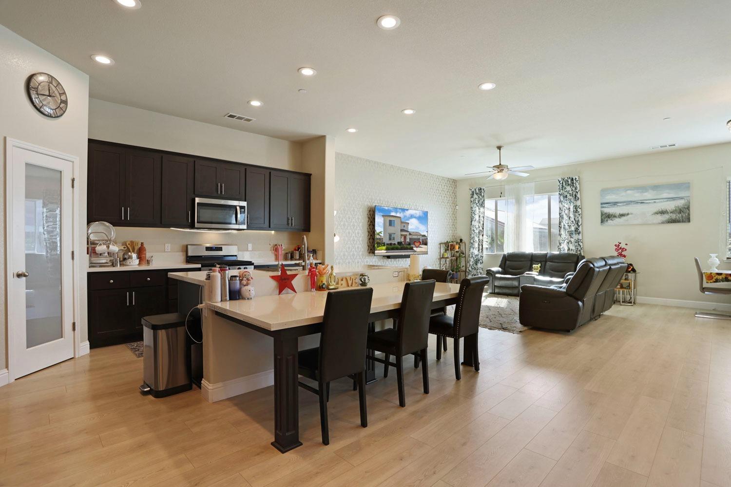 1988 N Ashley Way, Manteca, CA 95336