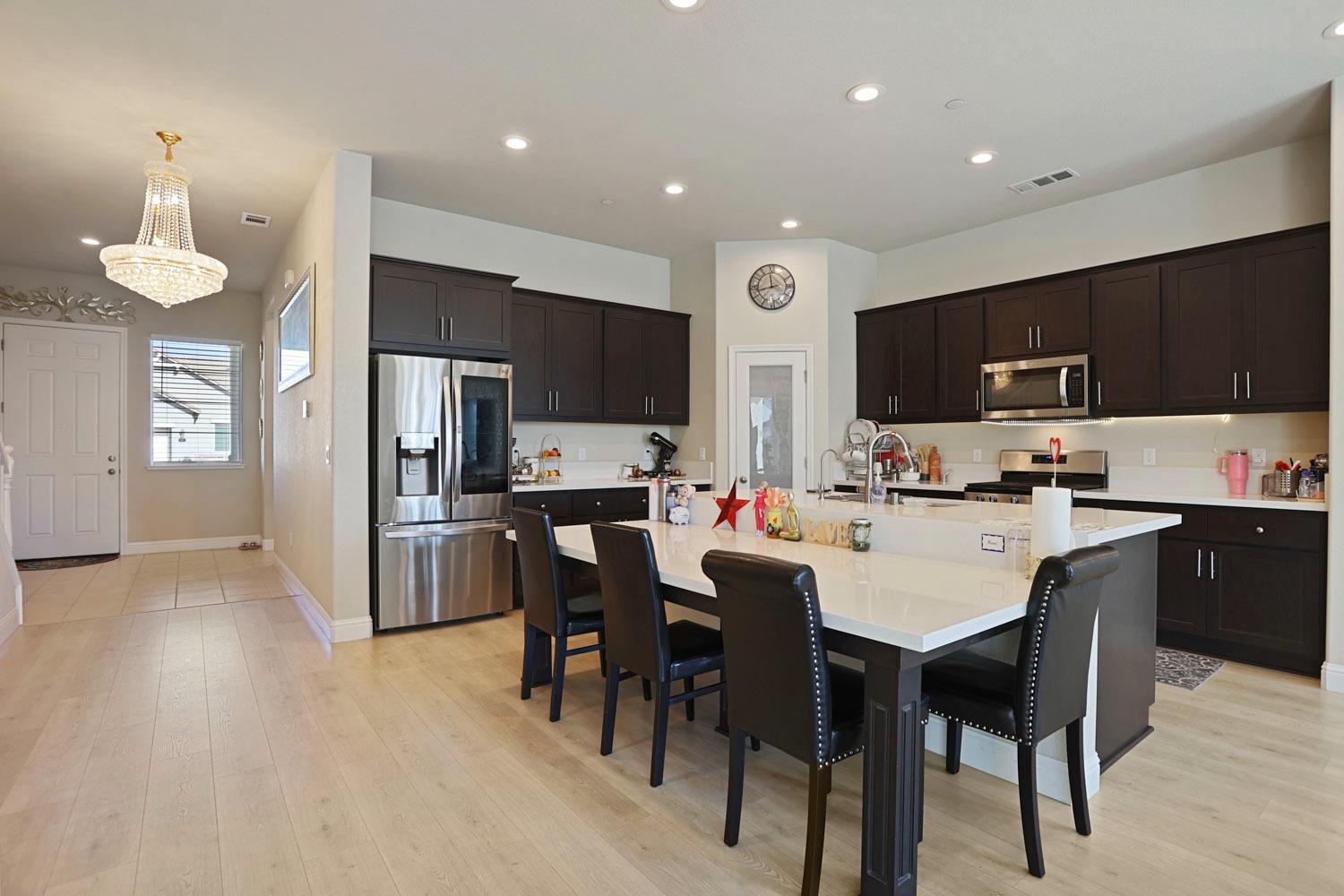 1988 N Ashley Way, Manteca, CA 95336