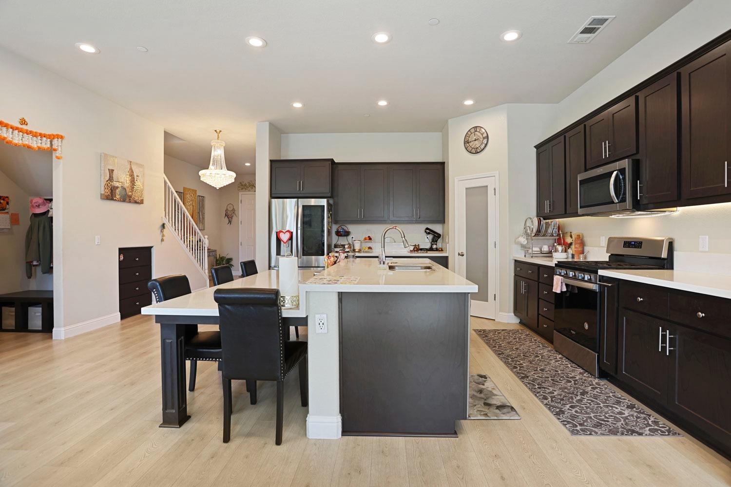 1988 N Ashley Way, Manteca, CA 95336