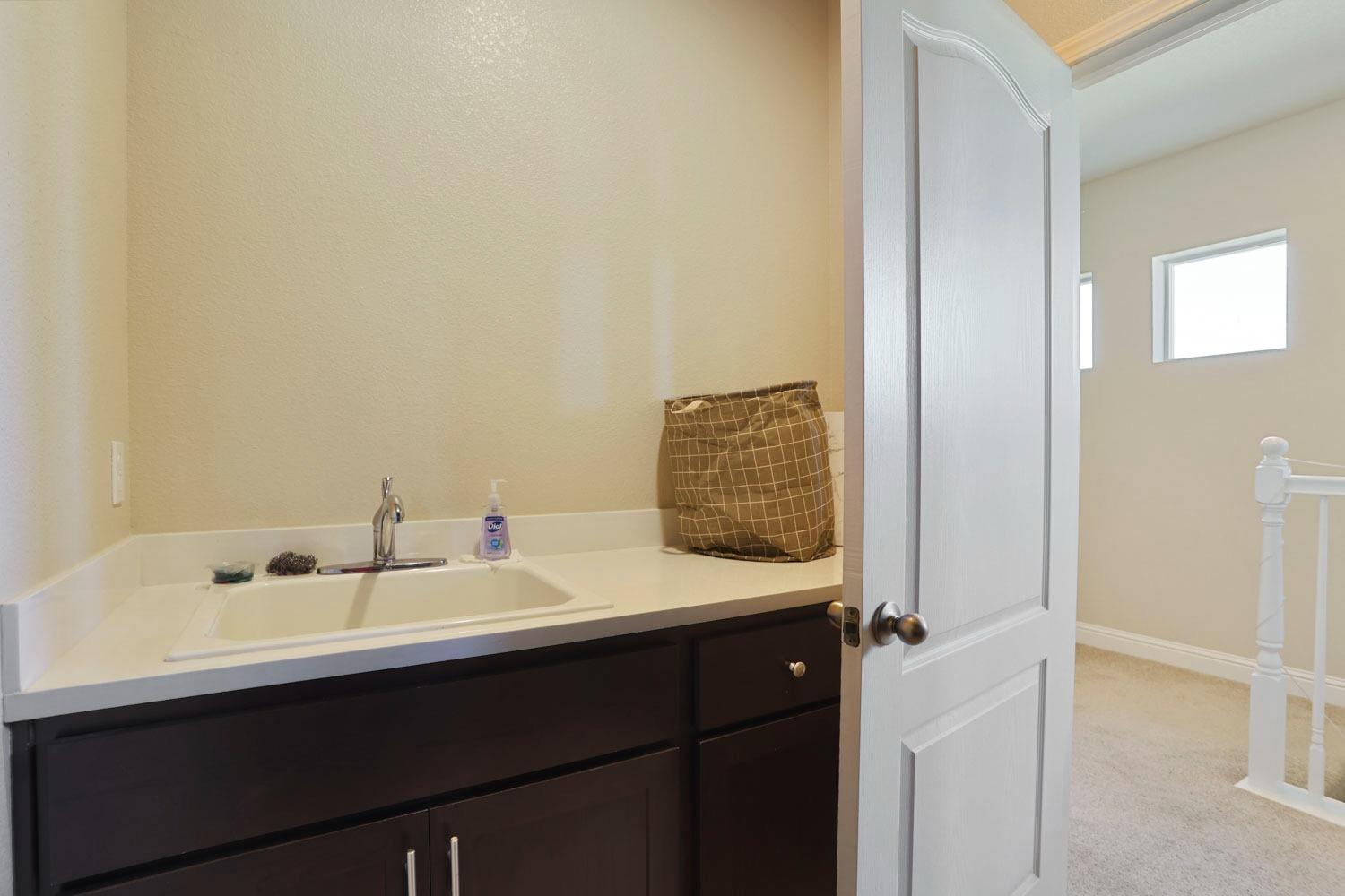 1988 N Ashley Way, Manteca, CA 95336