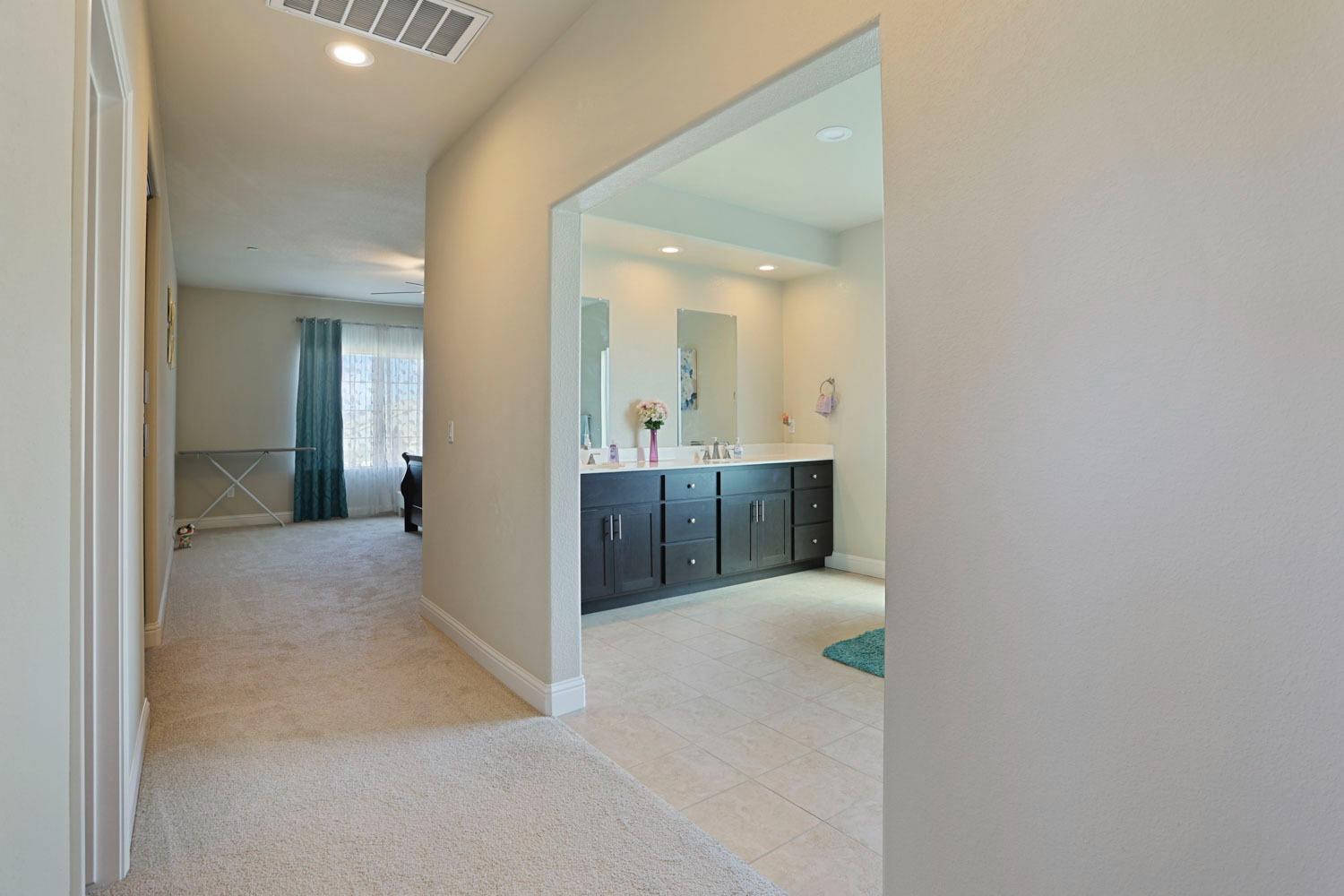 1988 N Ashley Way, Manteca, CA 95336