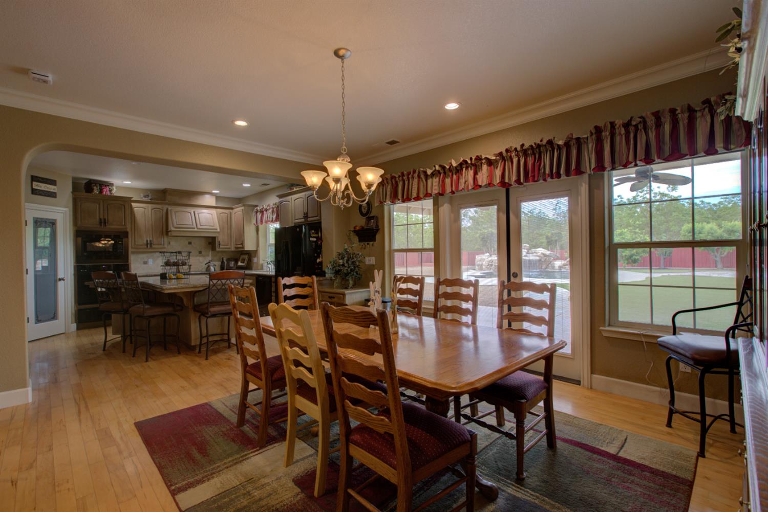 1054 Townhill Rd, Oakdale, CA 95361