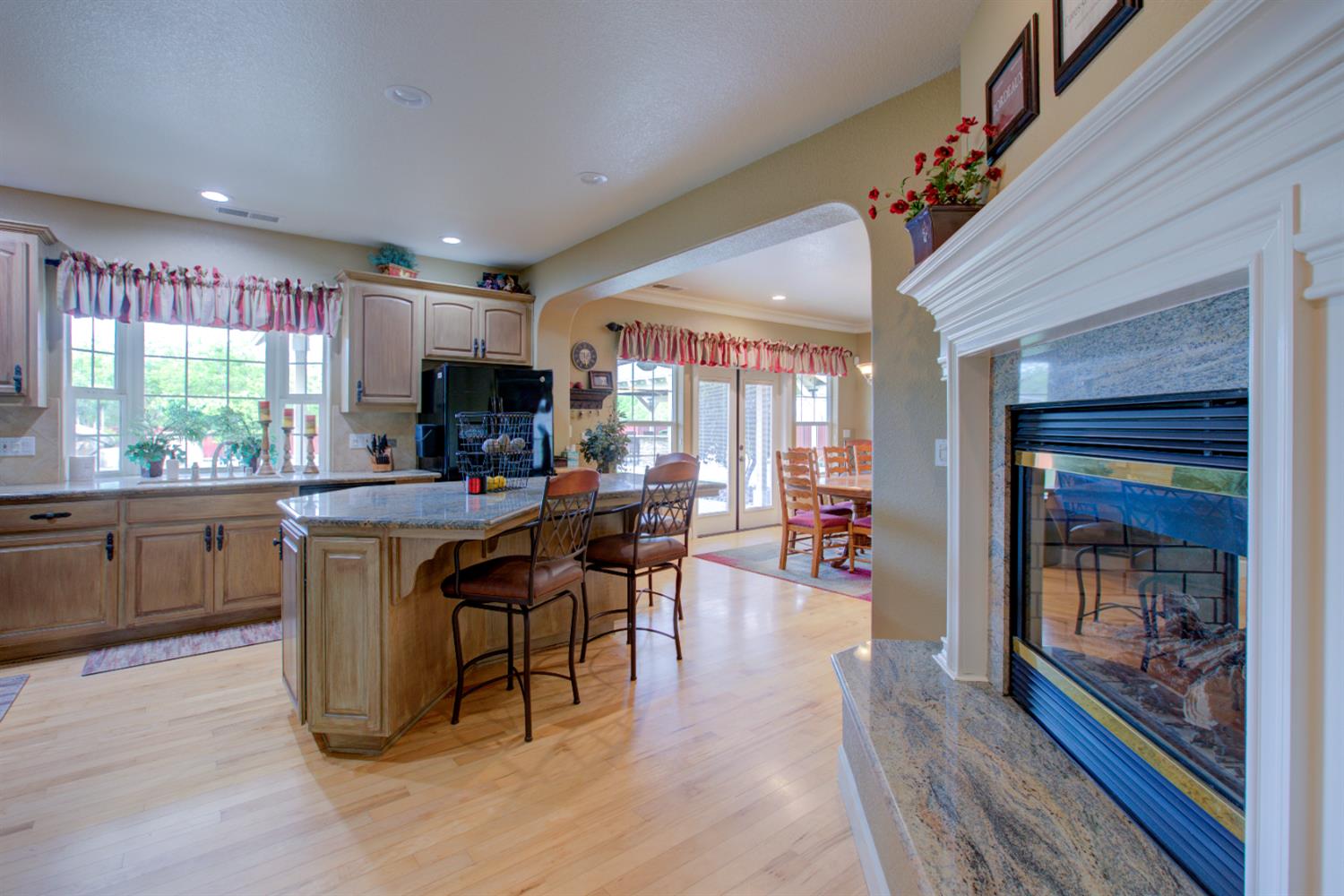 1054 Townhill Rd, Oakdale, CA 95361