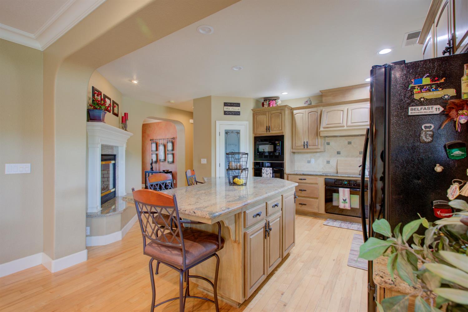 1054 Townhill Rd, Oakdale, CA 95361