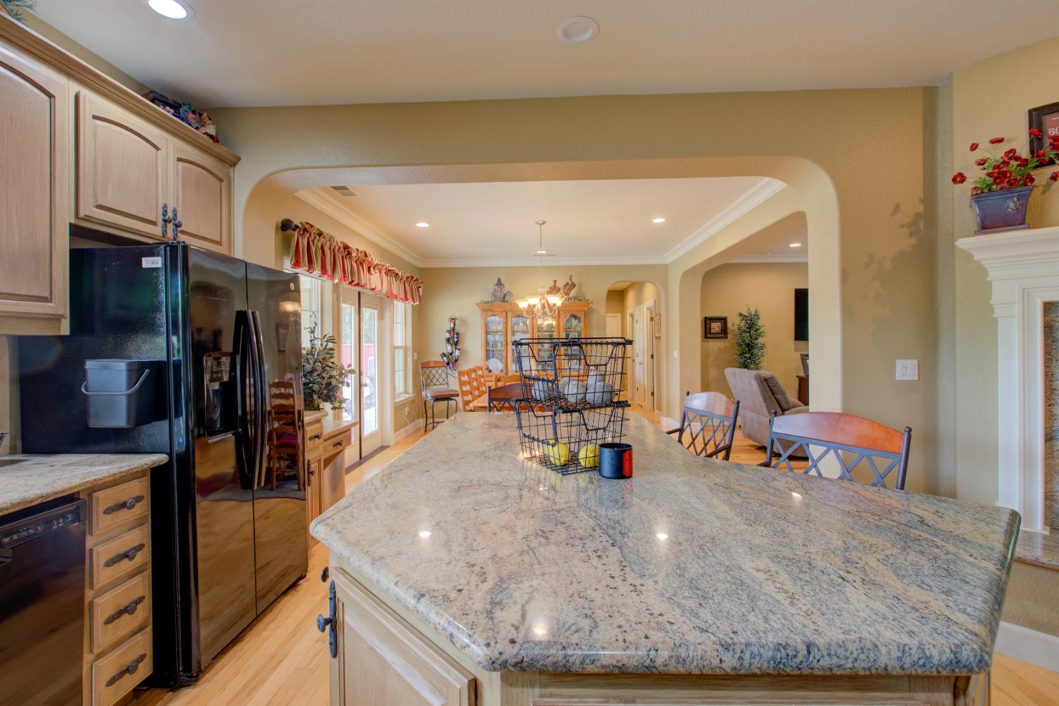 1054 Townhill Rd, Oakdale, CA 95361