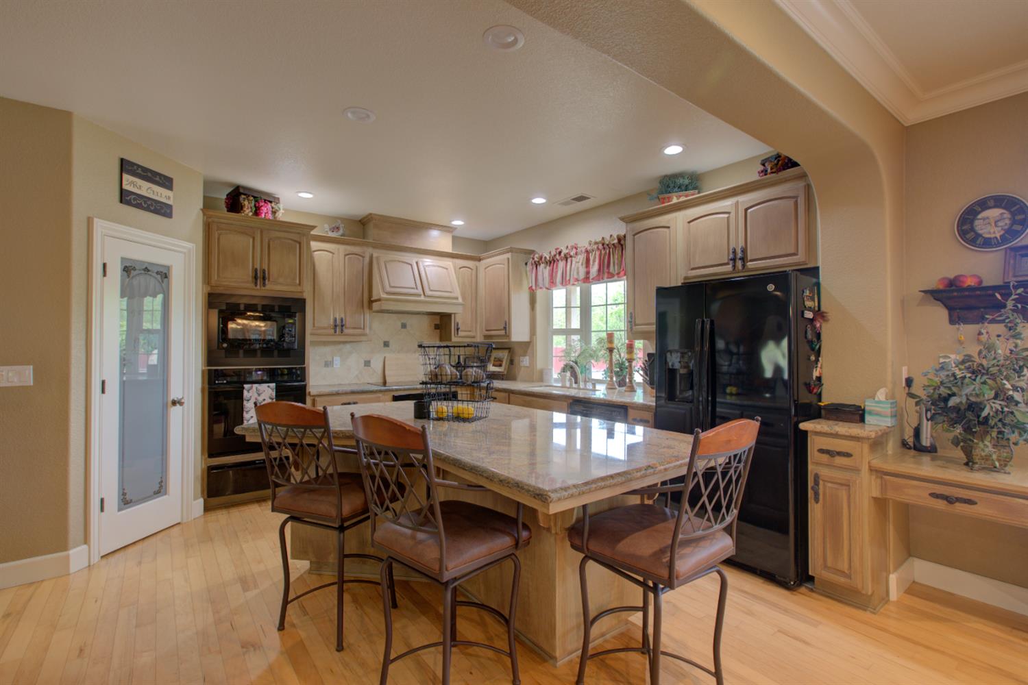 1054 Townhill Rd, Oakdale, CA 95361