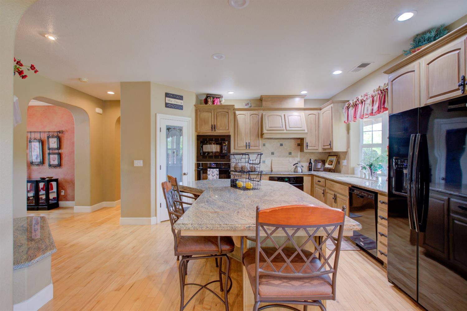 1054 Townhill Rd, Oakdale, CA 95361