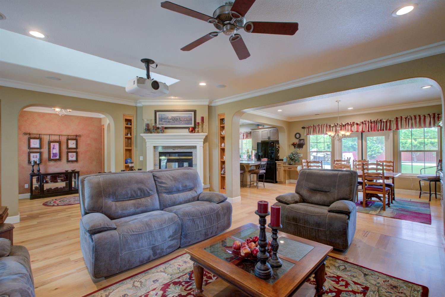 1054 Townhill Rd, Oakdale, CA 95361