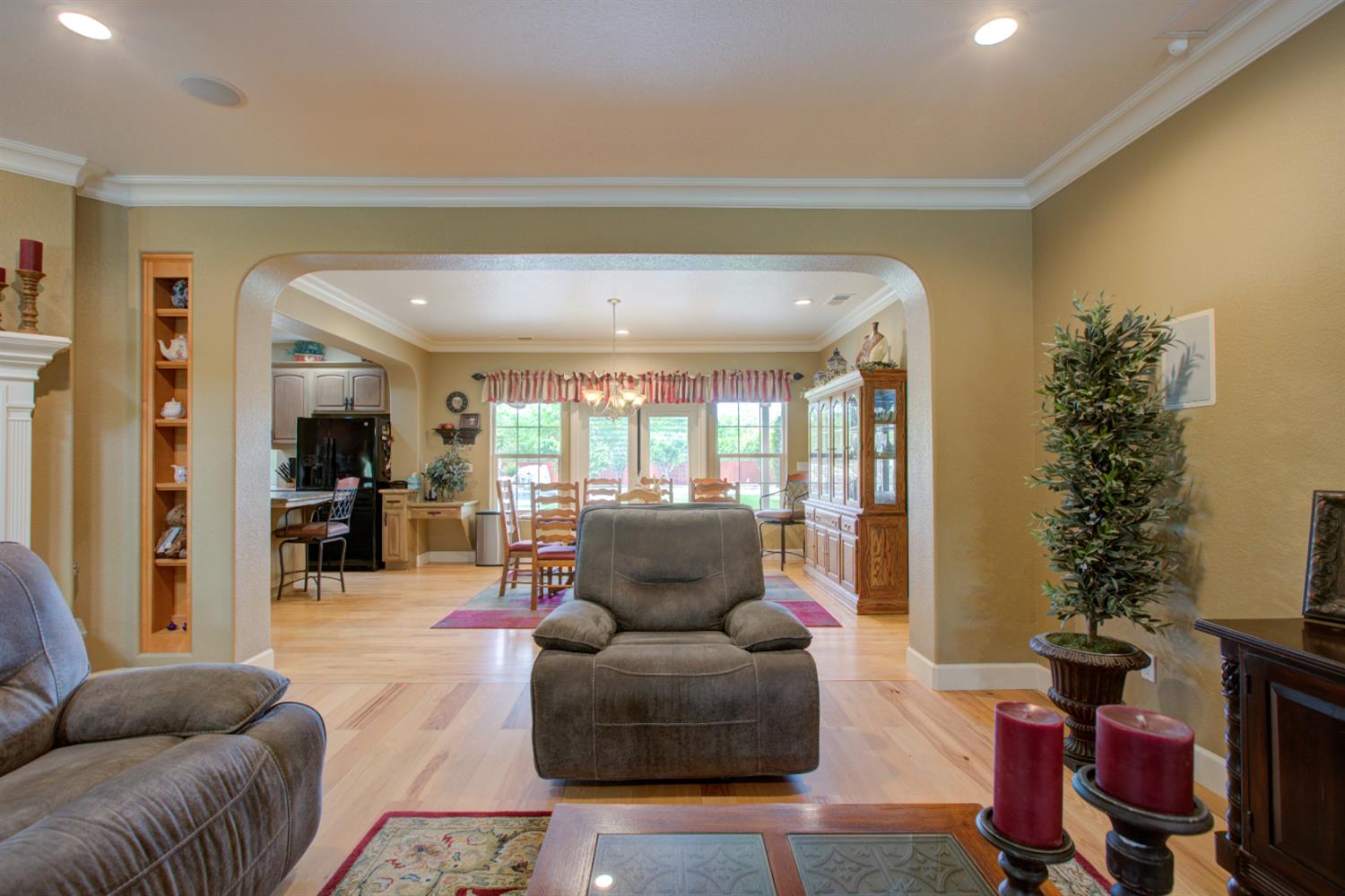 1054 Townhill Rd, Oakdale, CA 95361