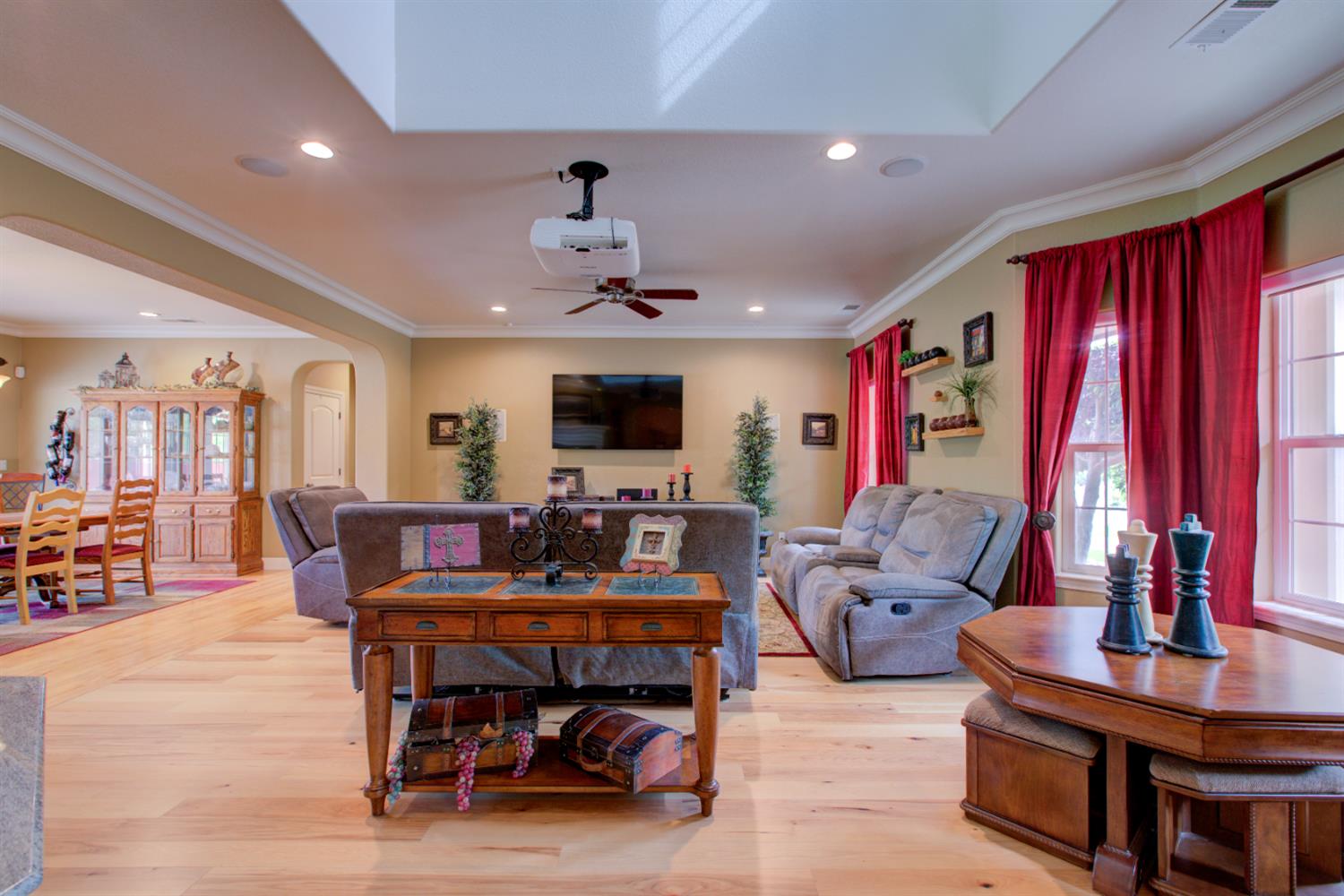 1054 Townhill Rd, Oakdale, CA 95361