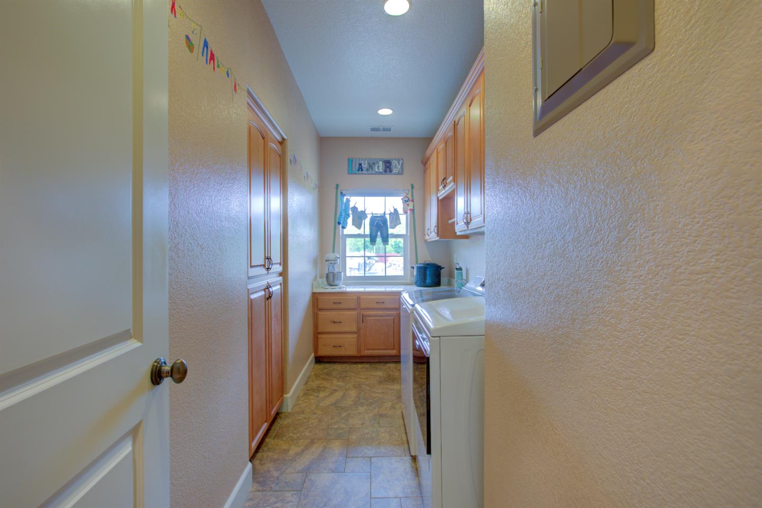 1054 Townhill Rd, Oakdale, CA 95361