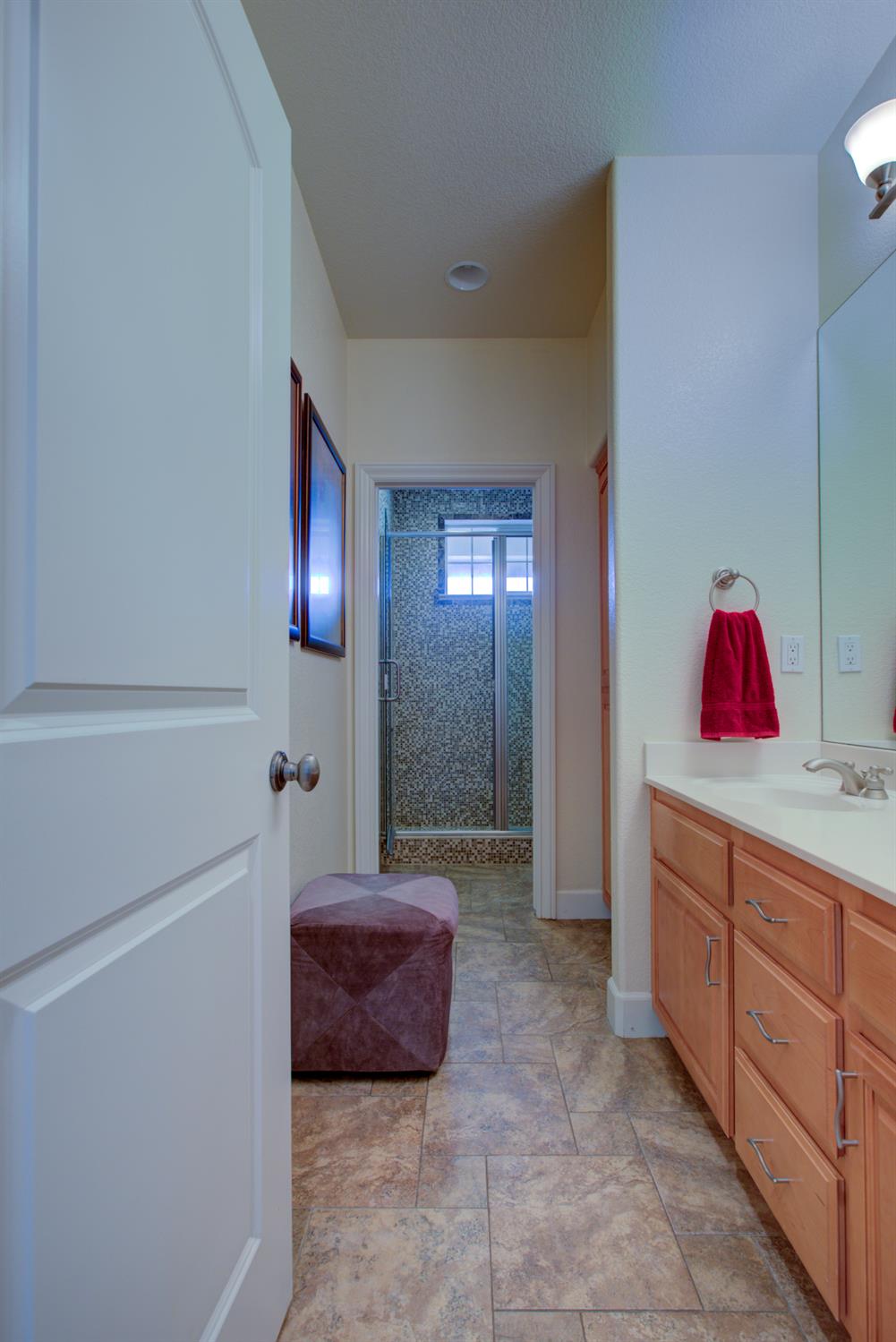 1054 Townhill Rd, Oakdale, CA 95361