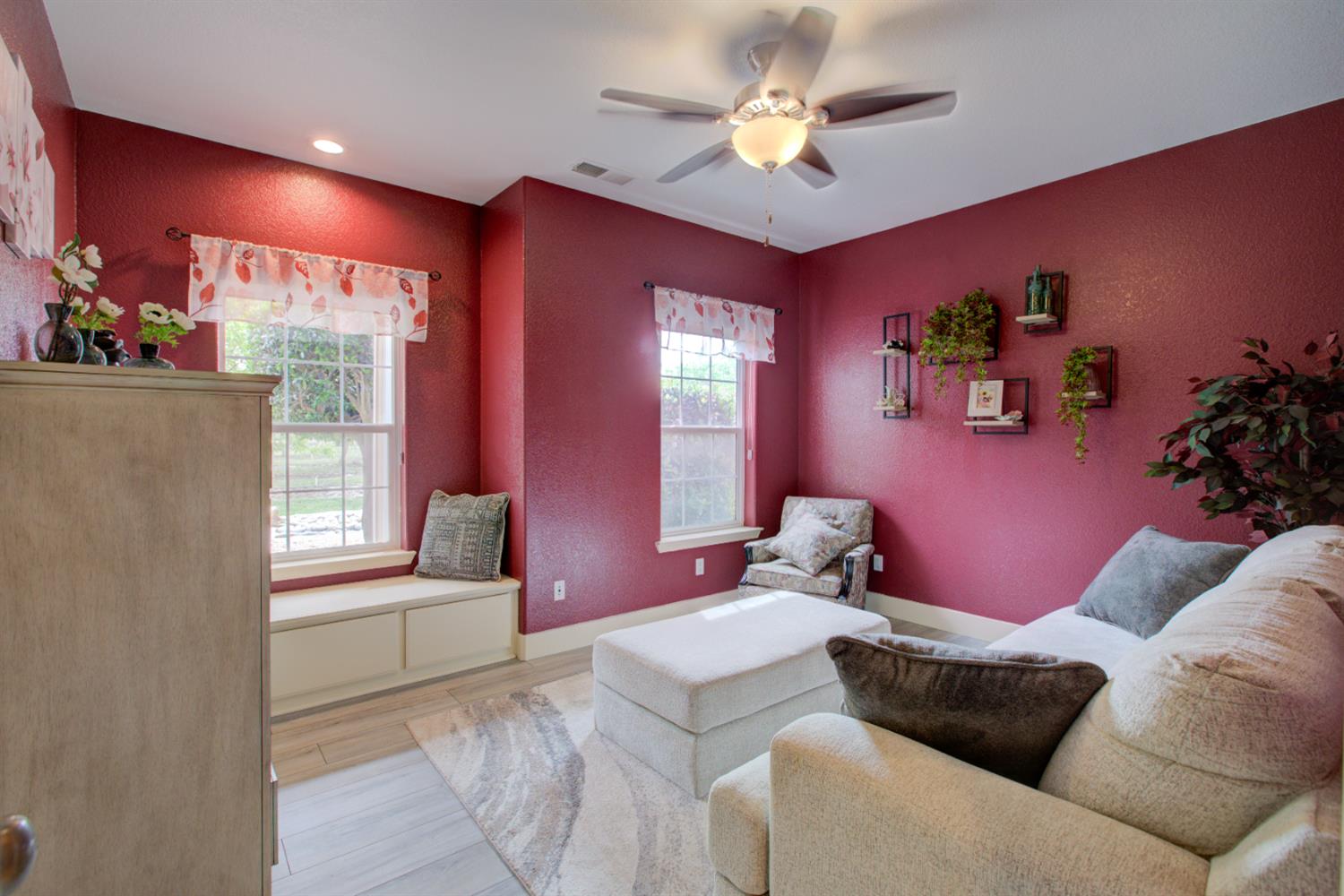 1054 Townhill Rd, Oakdale, CA 95361