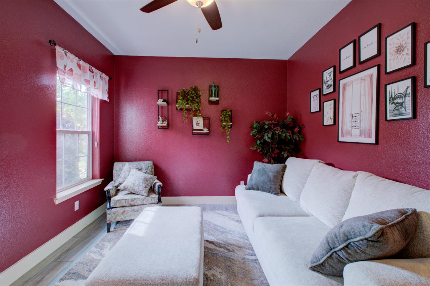 1054 Townhill Rd, Oakdale, CA 95361