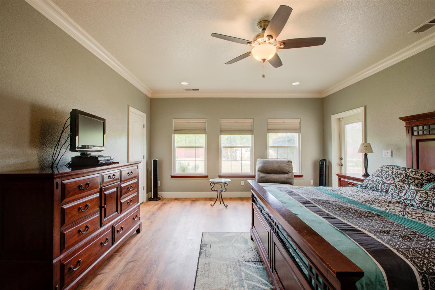 1054 Townhill Rd, Oakdale, CA 95361