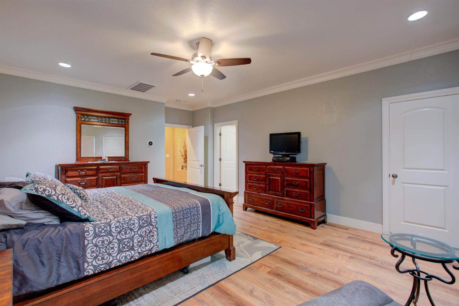 1054 Townhill Rd, Oakdale, CA 95361