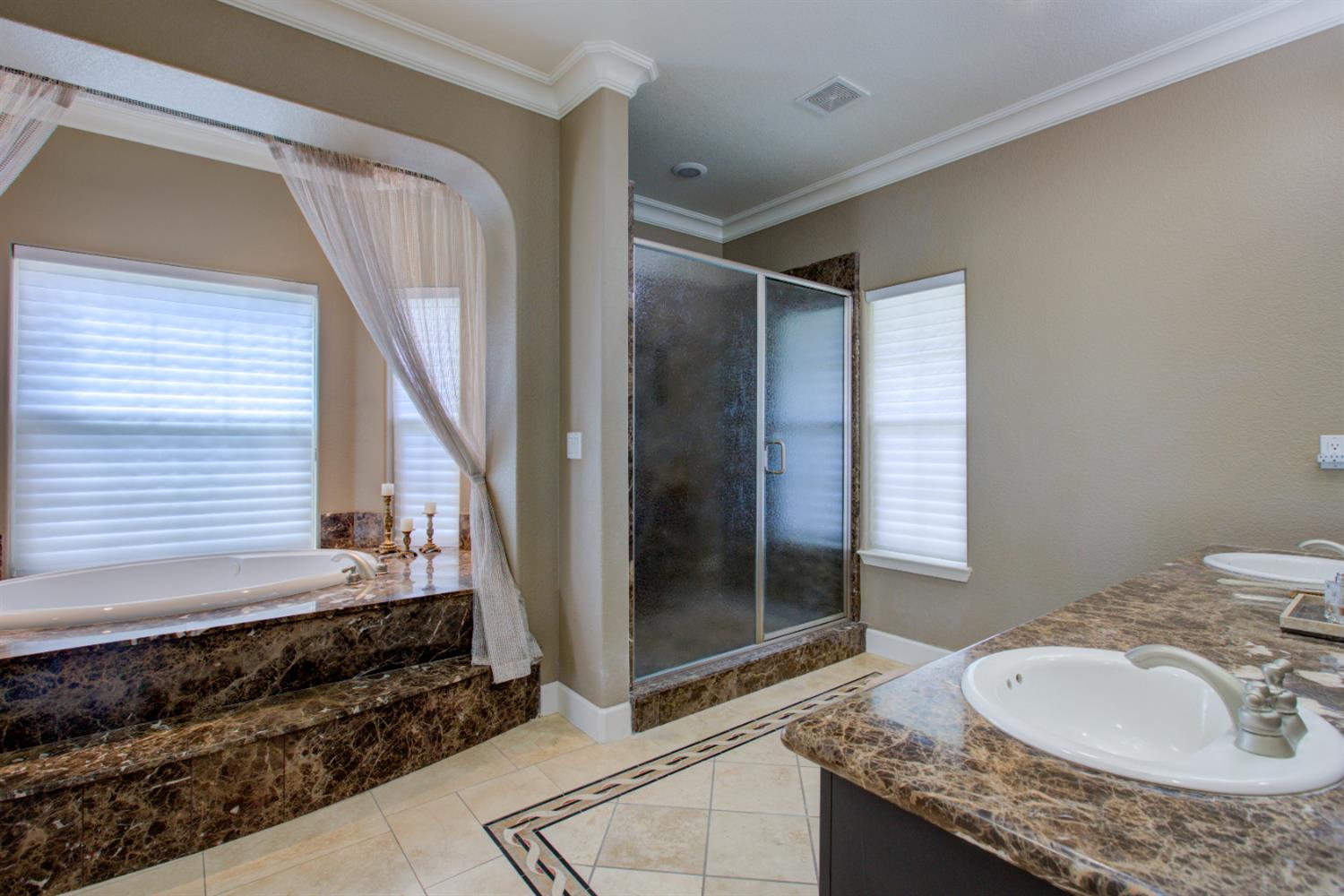 1054 Townhill Rd, Oakdale, CA 95361