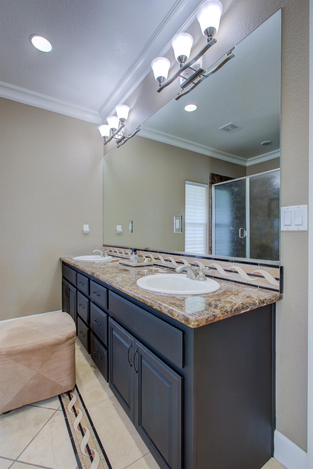 1054 Townhill Rd, Oakdale, CA 95361