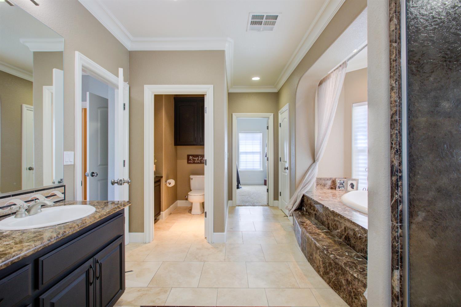 1054 Townhill Rd, Oakdale, CA 95361