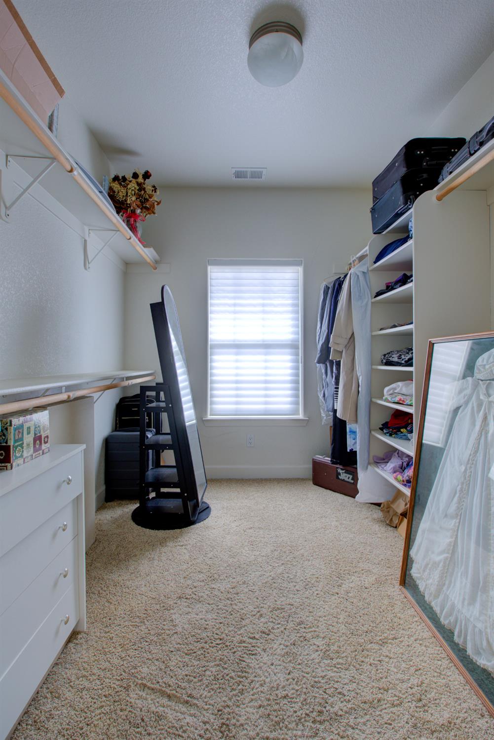 1054 Townhill Rd, Oakdale, CA 95361