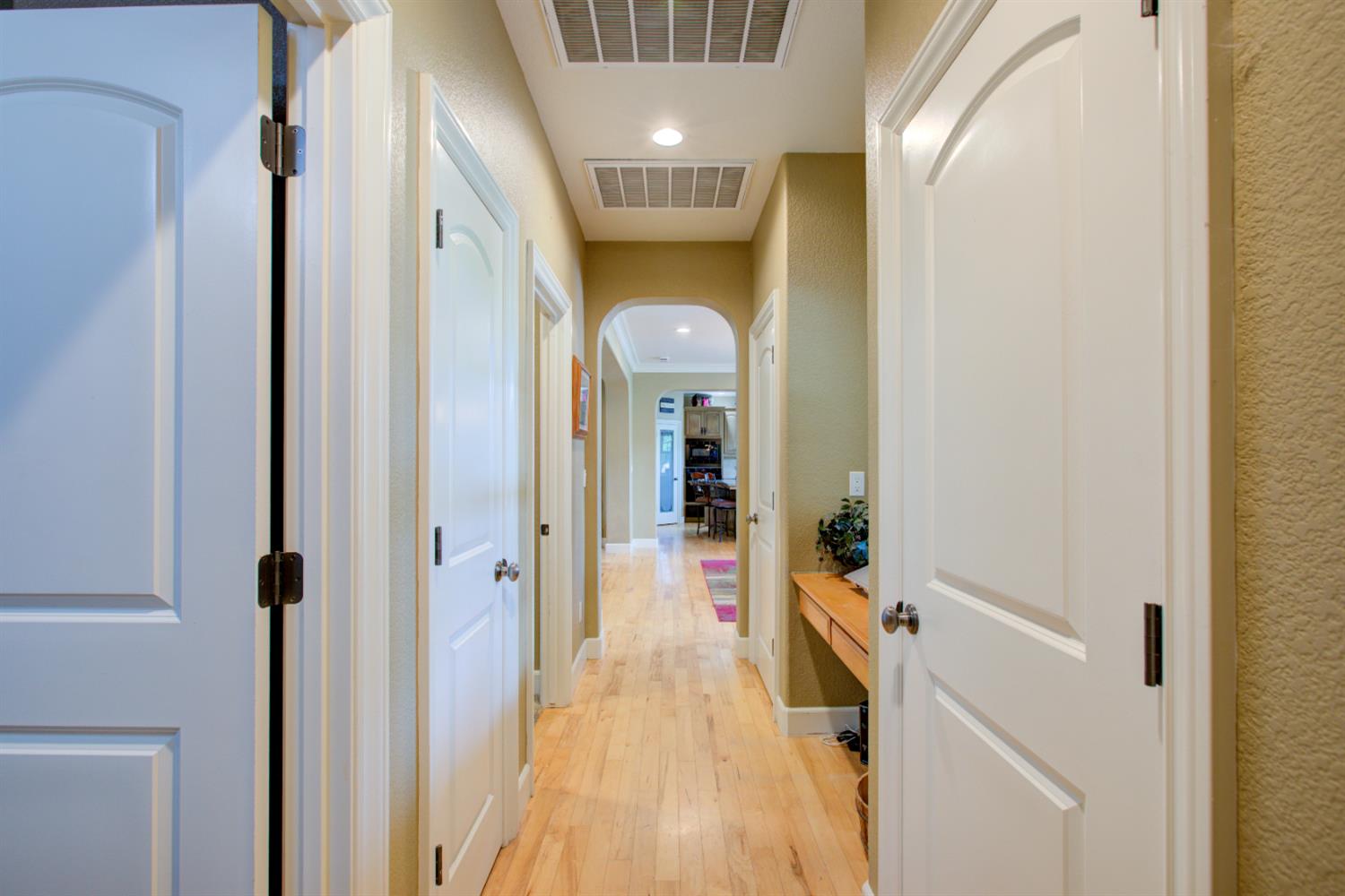 1054 Townhill Rd, Oakdale, CA 95361