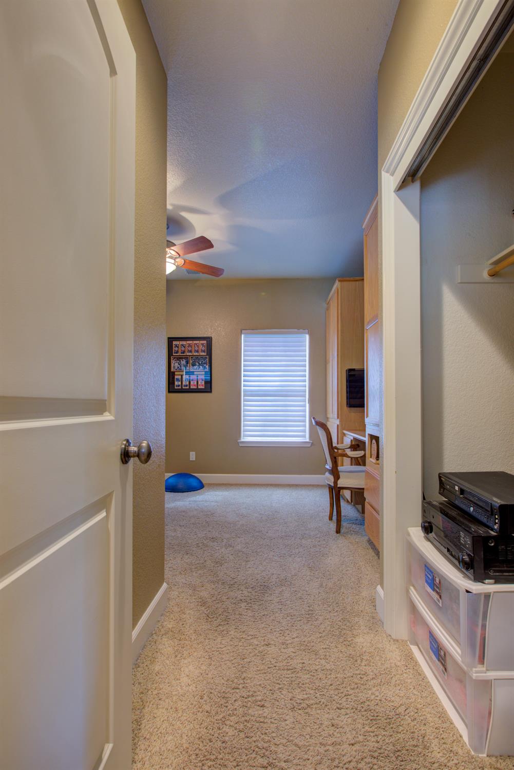 1054 Townhill Rd, Oakdale, CA 95361