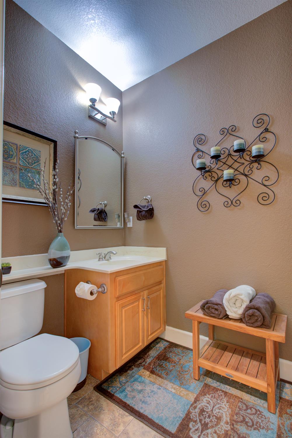 1054 Townhill Rd, Oakdale, CA 95361