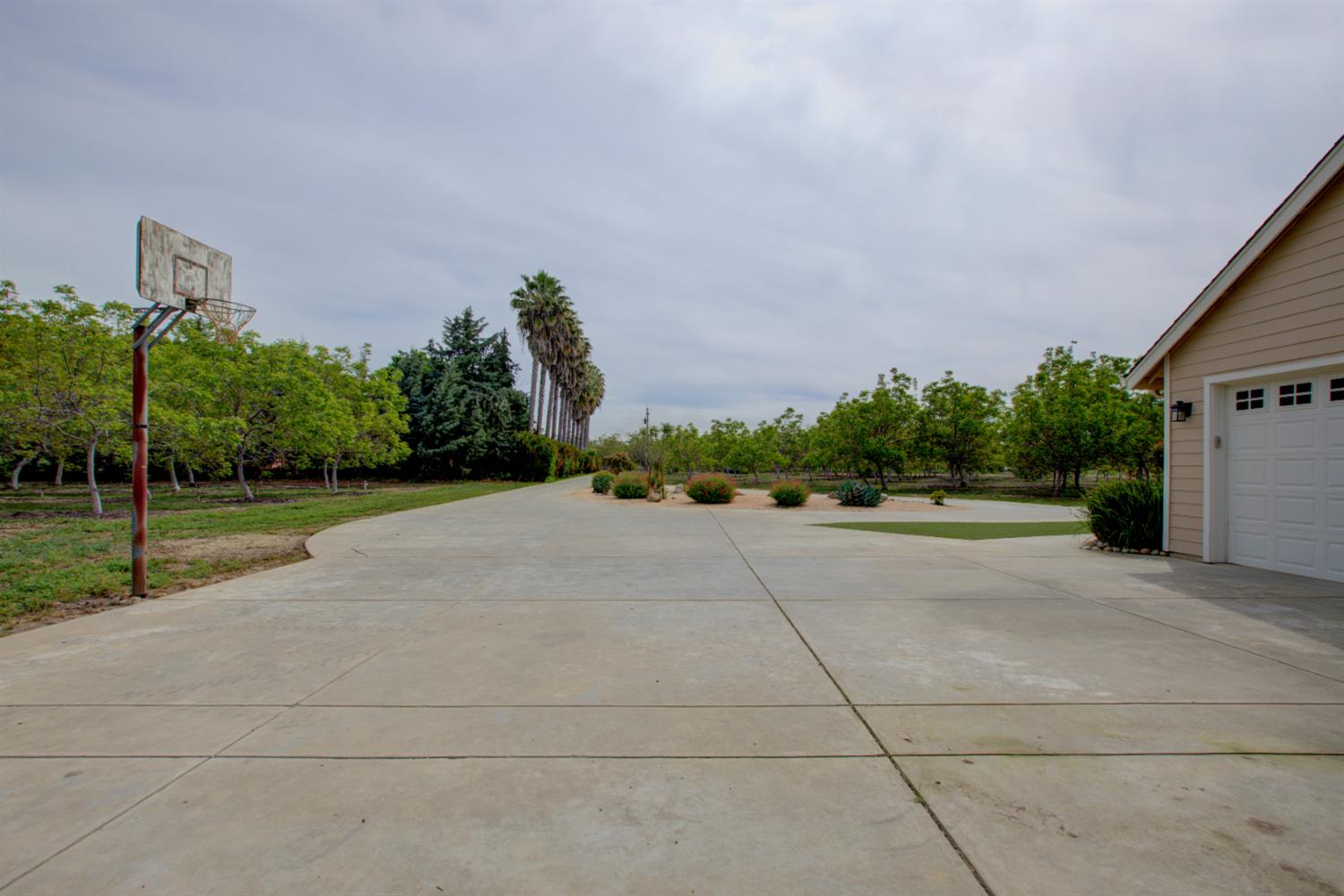 1054 Townhill Rd, Oakdale, CA 95361