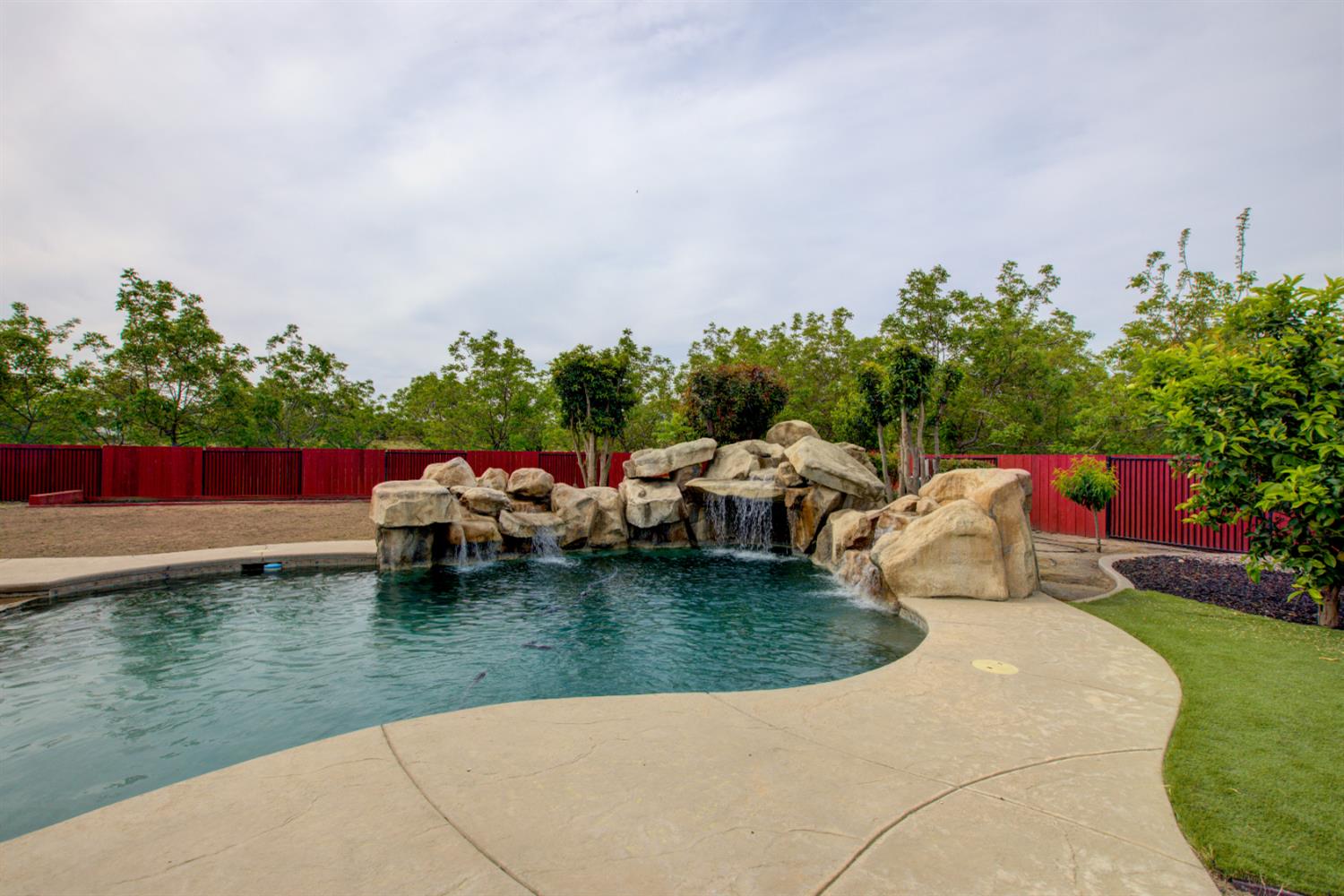 1054 Townhill Rd, Oakdale, CA 95361