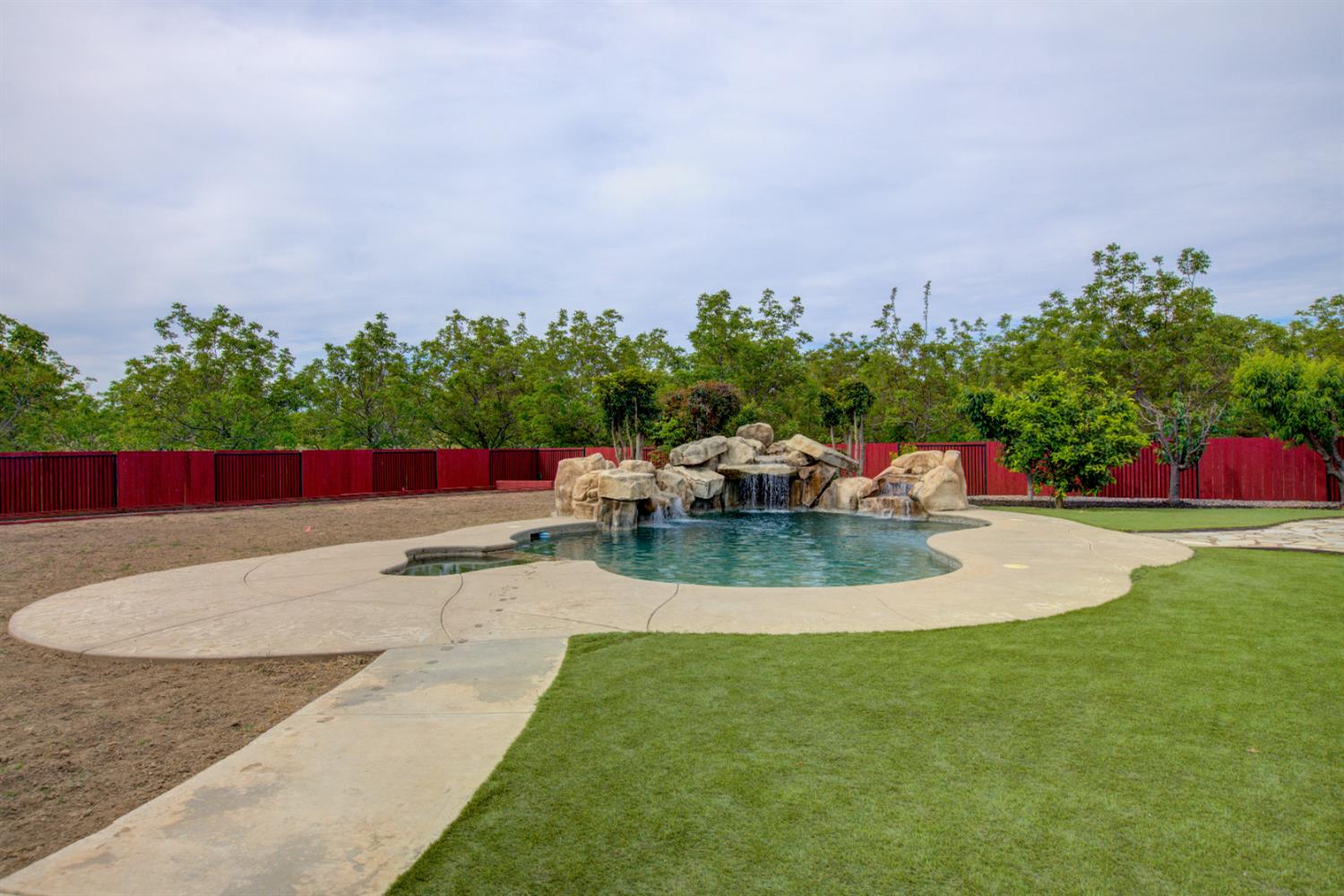 1054 Townhill Rd, Oakdale, CA 95361