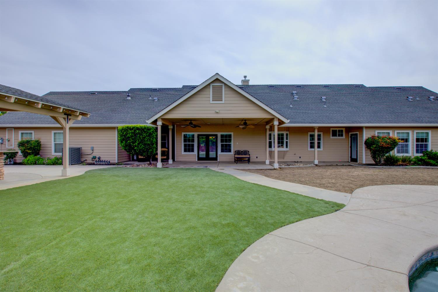 1054 Townhill Rd, Oakdale, CA 95361