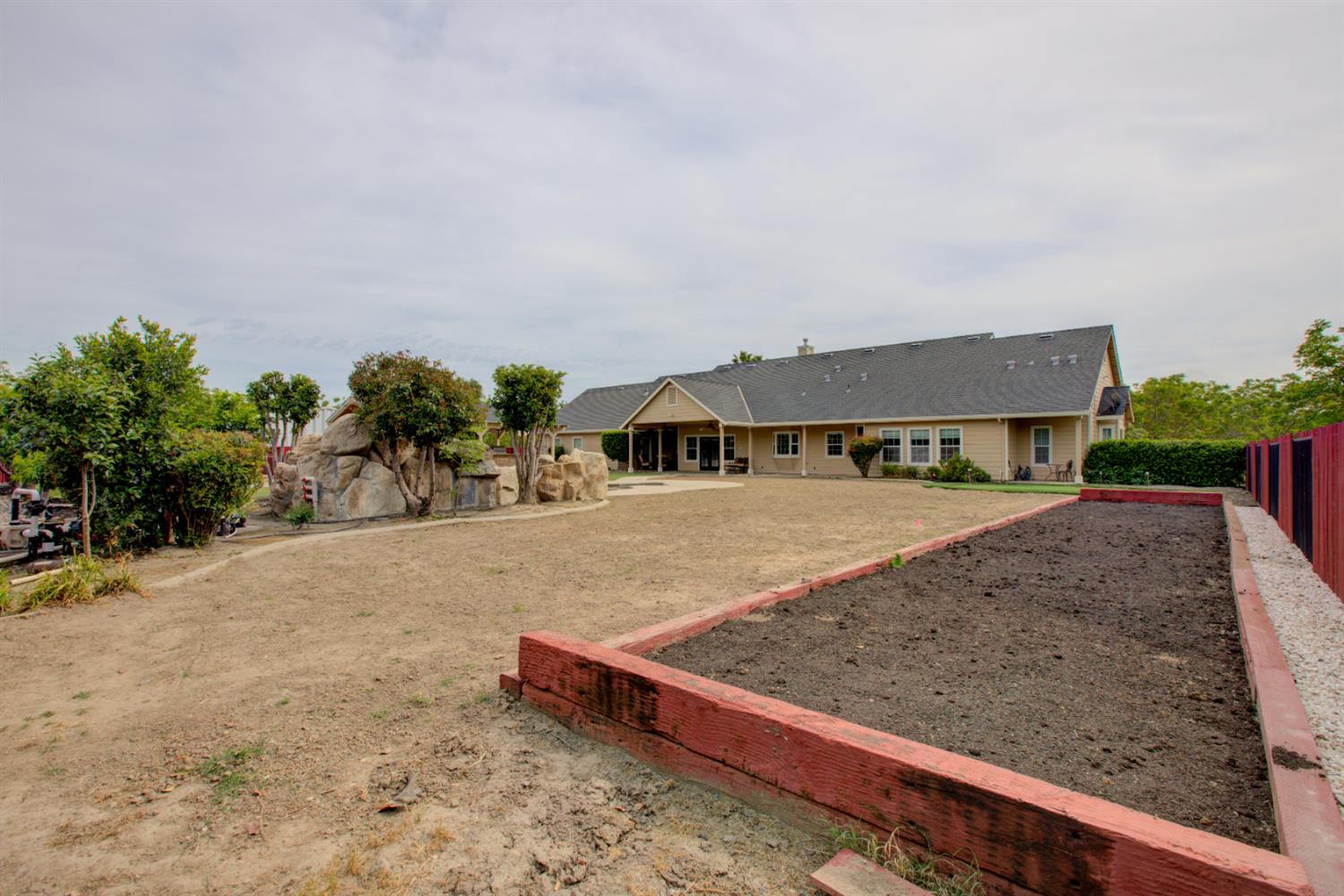 1054 Townhill Rd, Oakdale, CA 95361