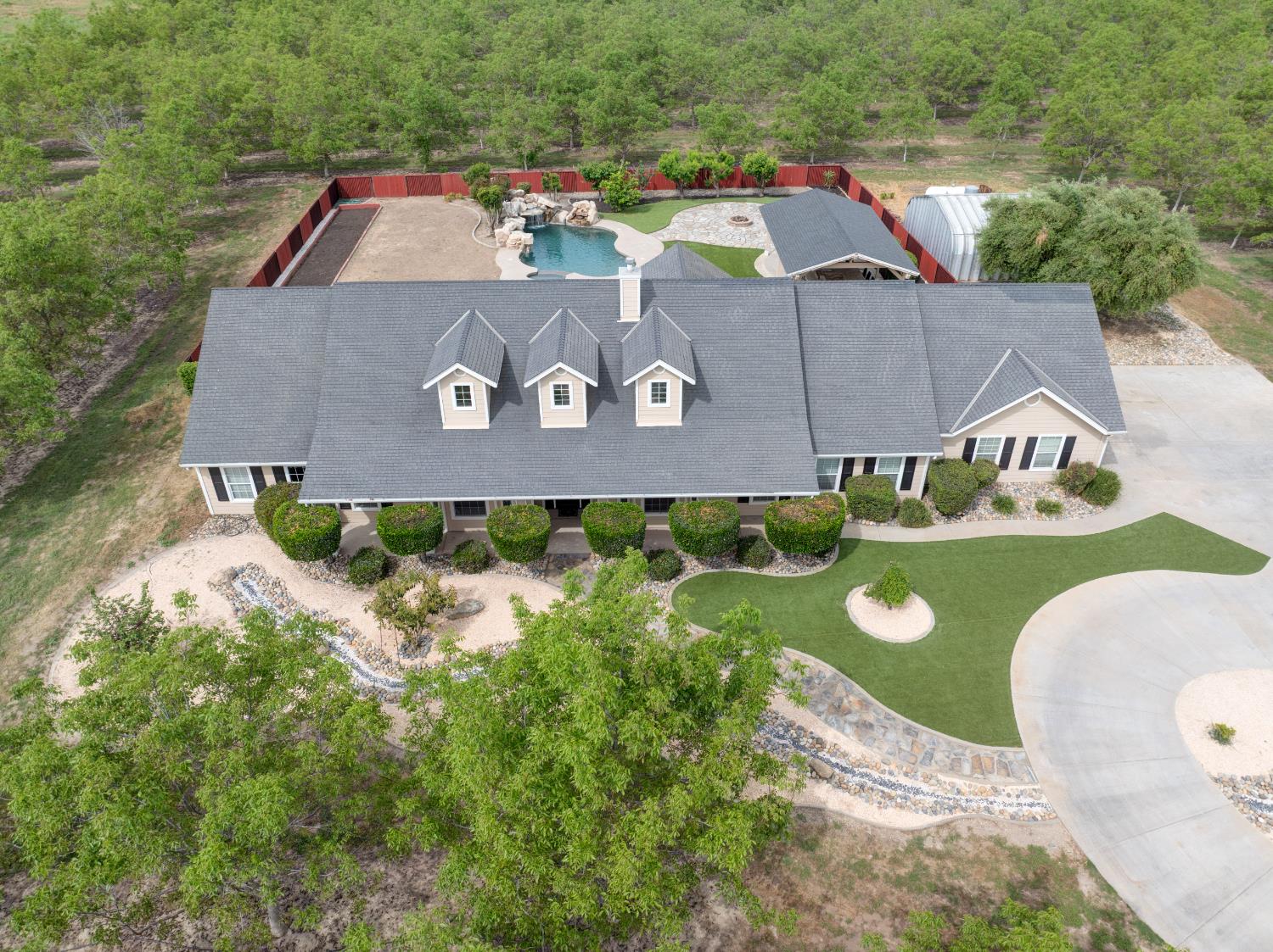 1054 Townhill Rd, Oakdale, CA 95361