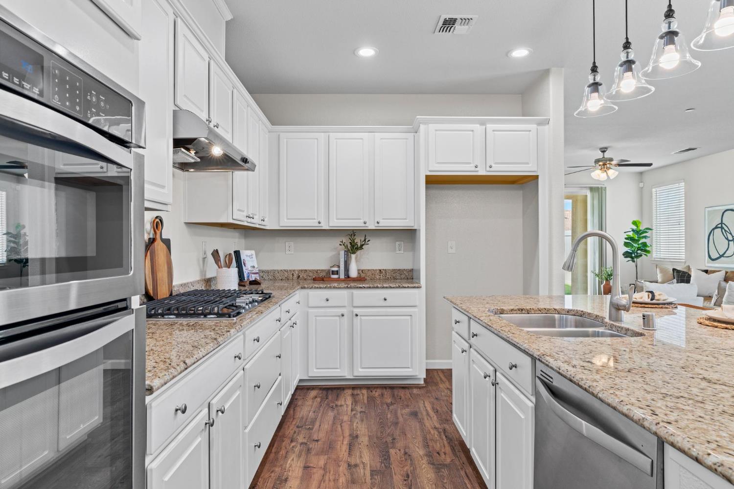 2904 Cotton Briar Ln, Manteca, CA 95336