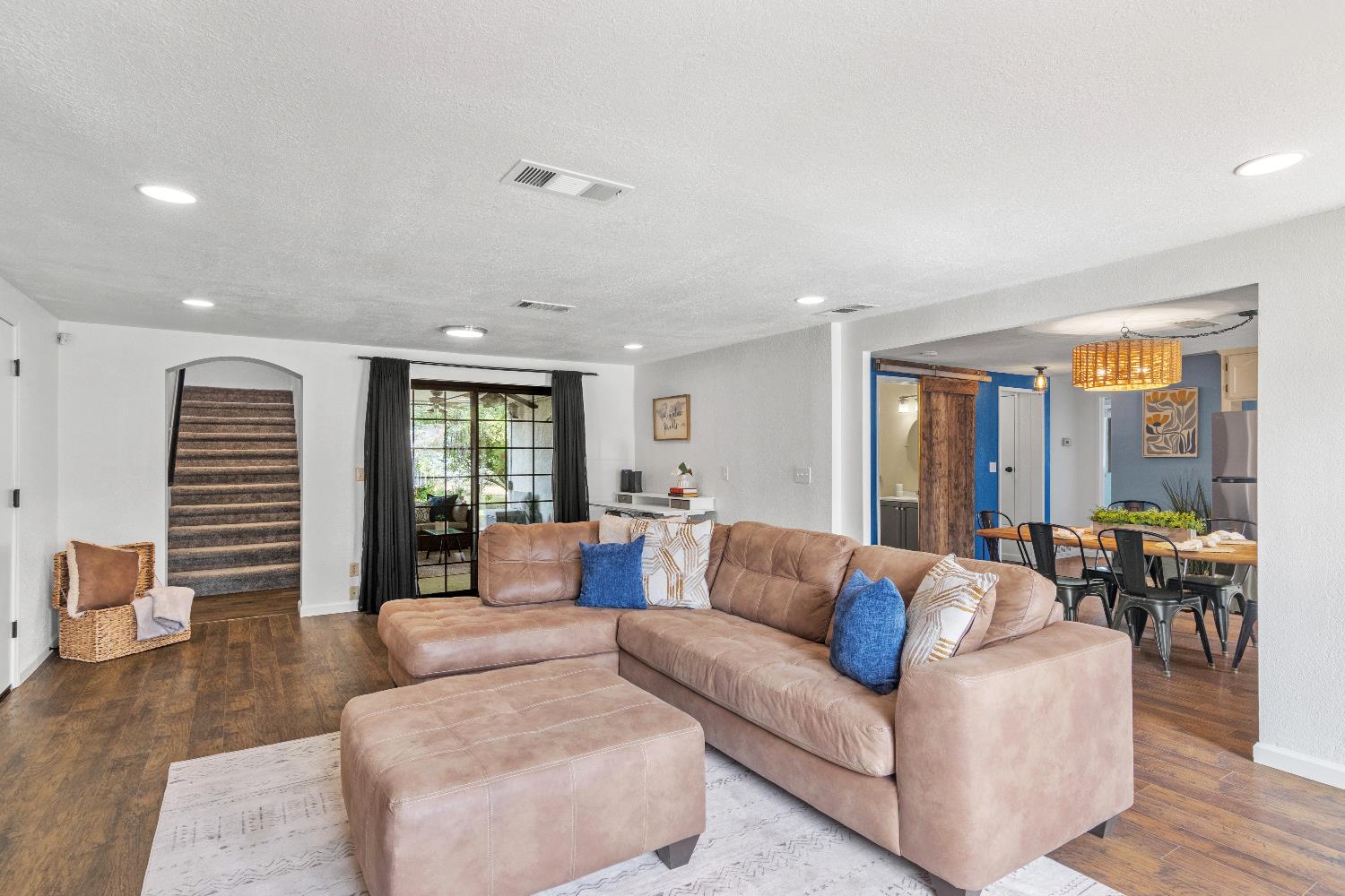 1641 Walnut Ave, Escalon, CA 95320