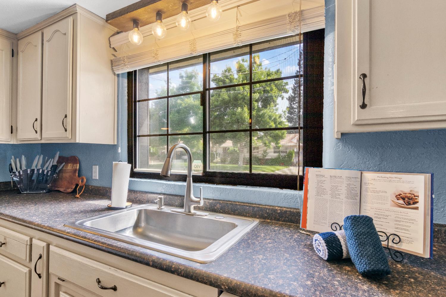 1641 Walnut Ave, Escalon, CA 95320