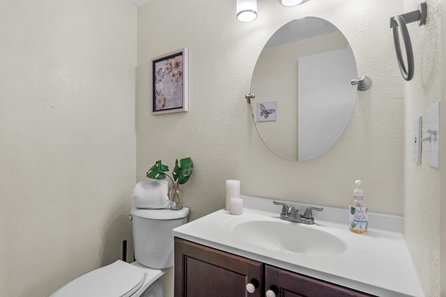 1641 Walnut Ave, Escalon, CA 95320