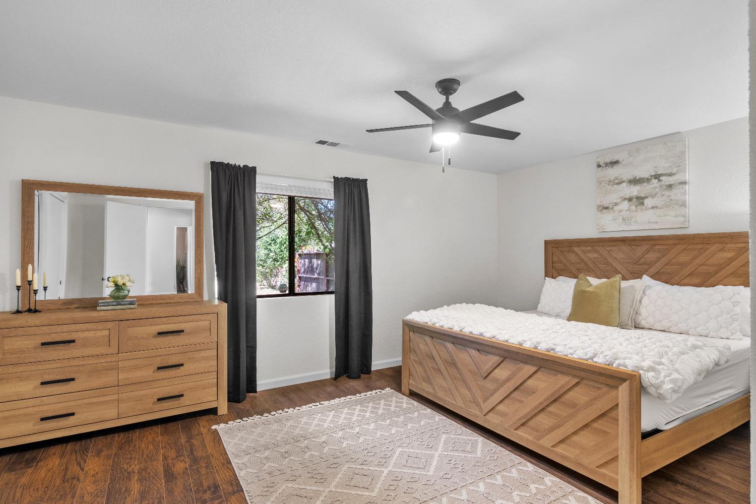 1641 Walnut Ave, Escalon, CA 95320