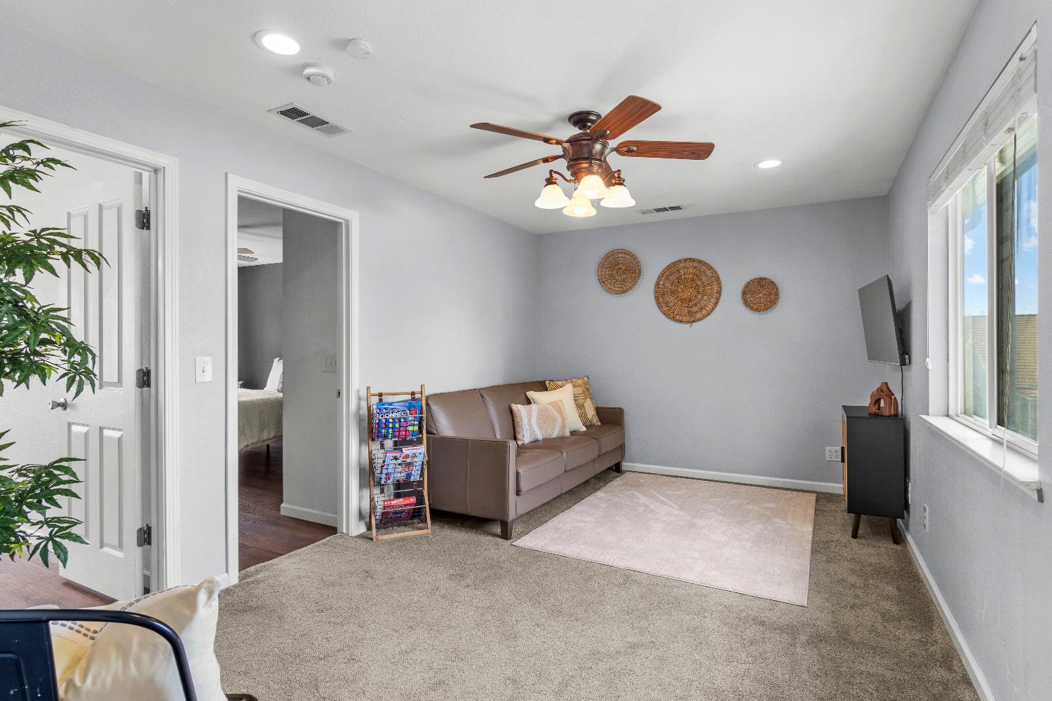 1641 Walnut Ave, Escalon, CA 95320