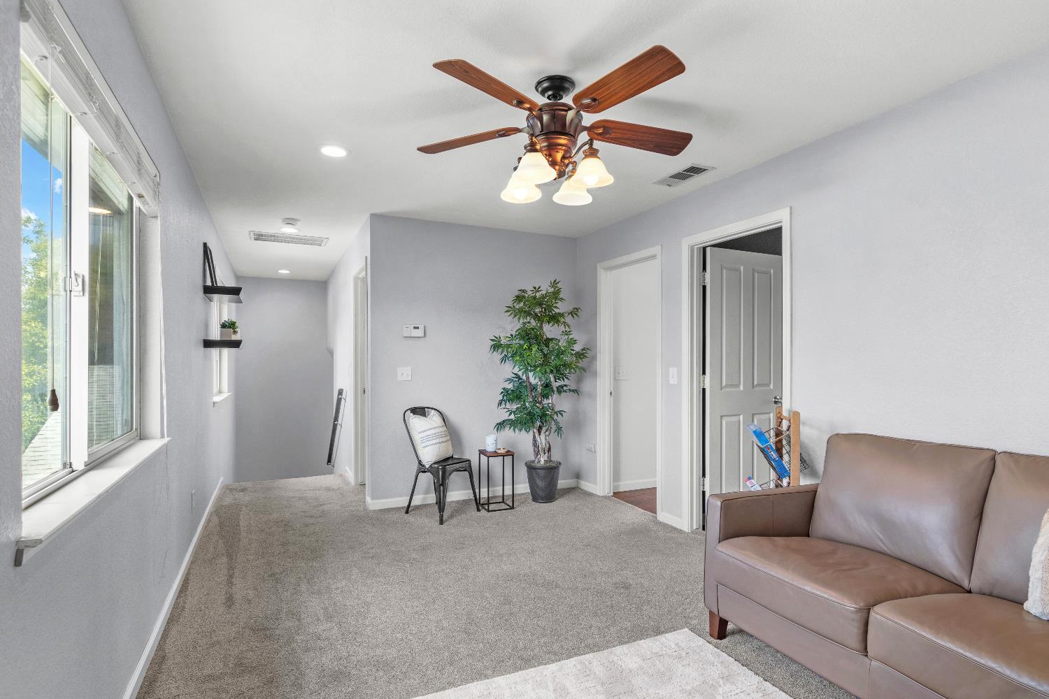 1641 Walnut Ave, Escalon, CA 95320