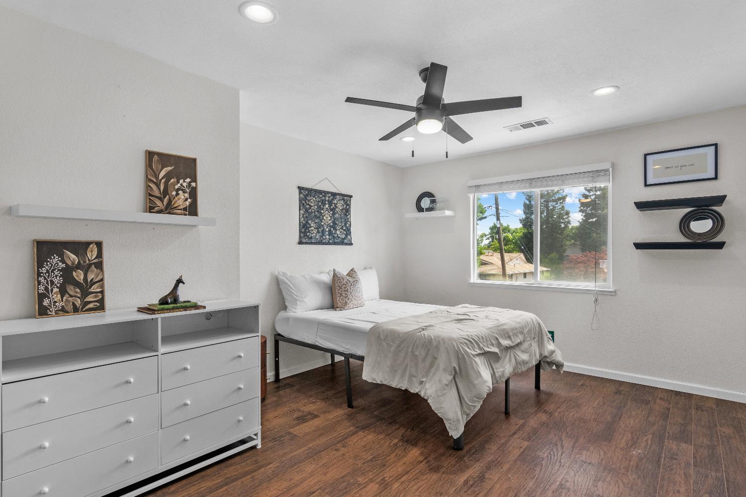 1641 Walnut Ave, Escalon, CA 95320